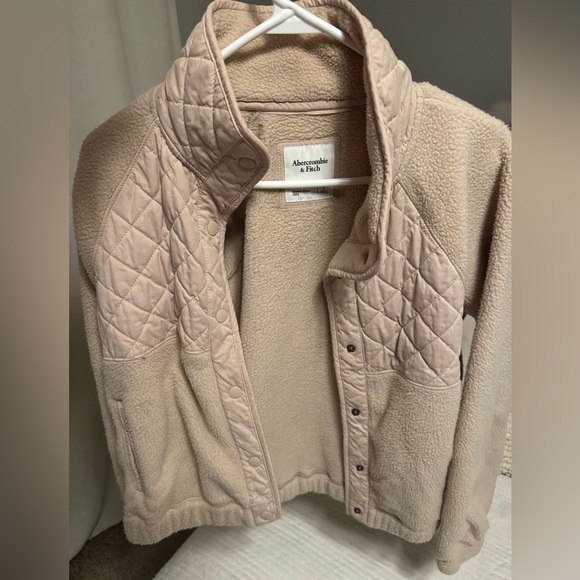 A&F Sherpa Jacket - Picture 2 of 6